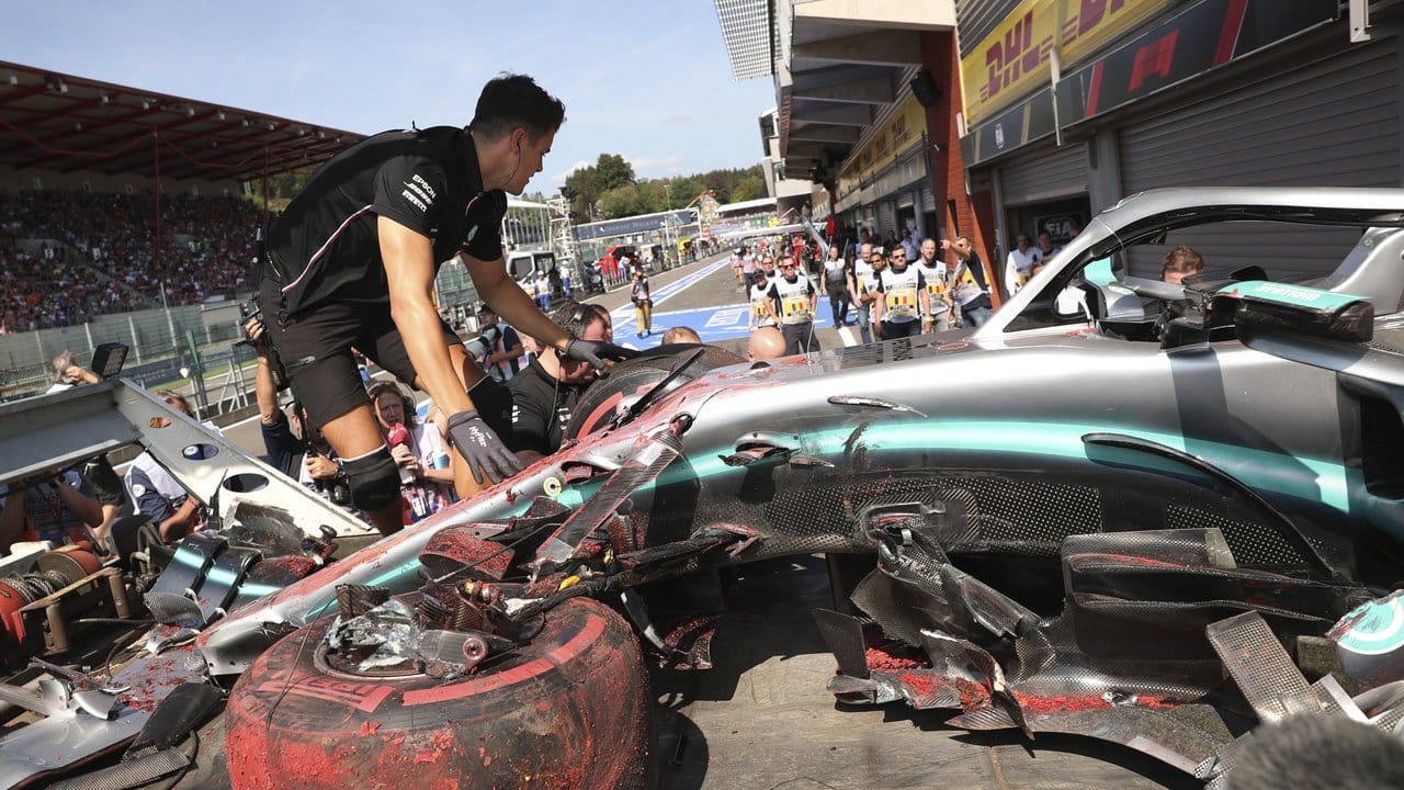Der Mercedes von Lewis Hamilton nach dessen Unfall in Spa.