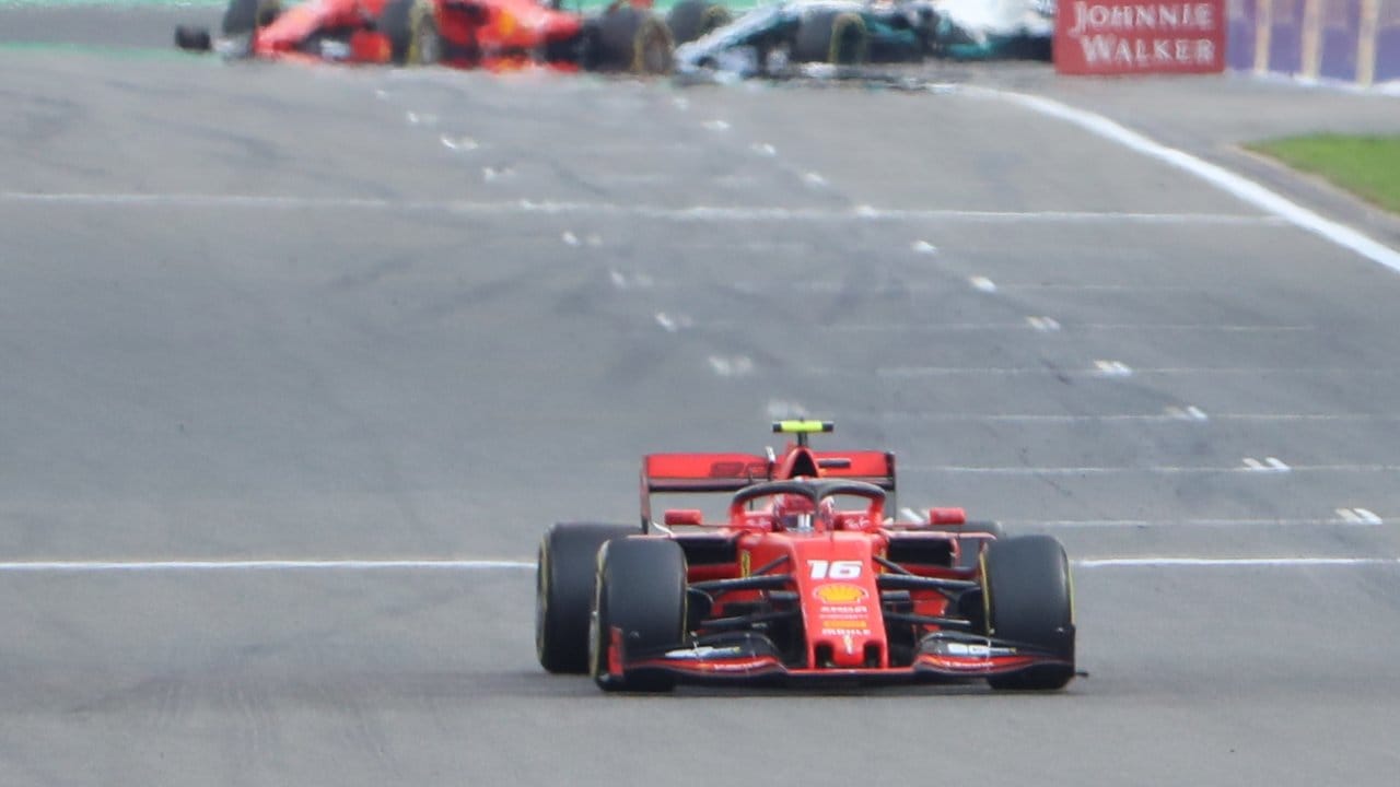 Für Charles Leclerc ist es der erste Formel-1-Sieg seiner Karriere. Für Charles Leclerc ist es der erste Formel-1-Sieg seiner Karriere.