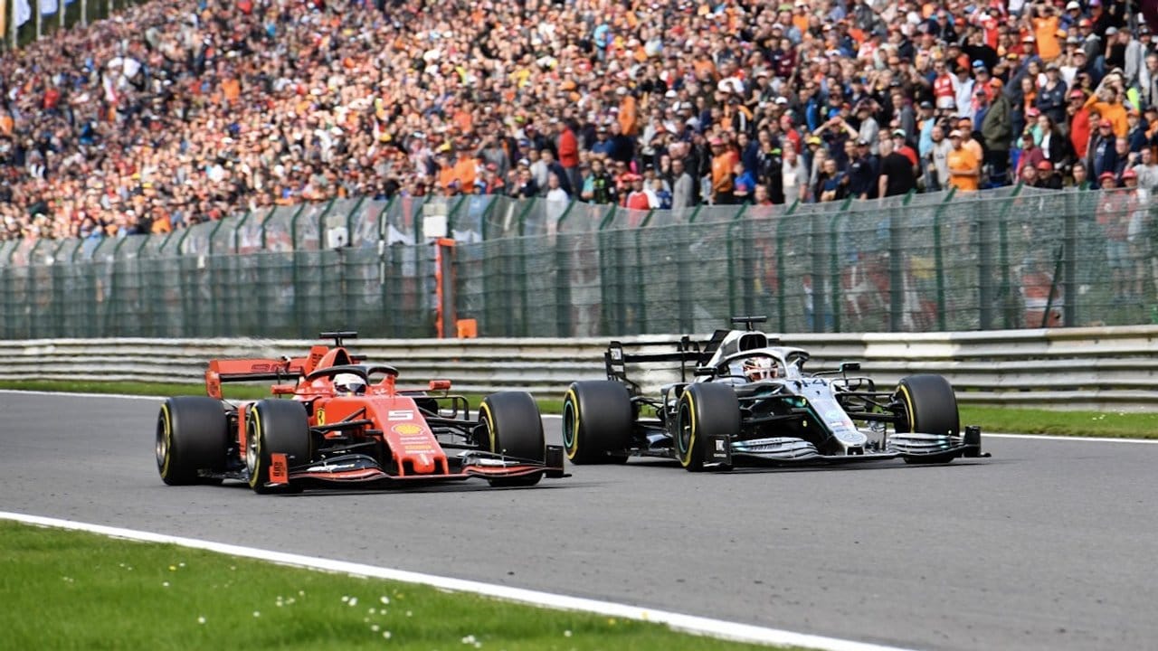 Sebastian Vettel wurde Vierter (l), Lewis Hamilton Zweiter. Sebastian Vettel wurde Vierter (l), Lewis Hamilton Zweiter.