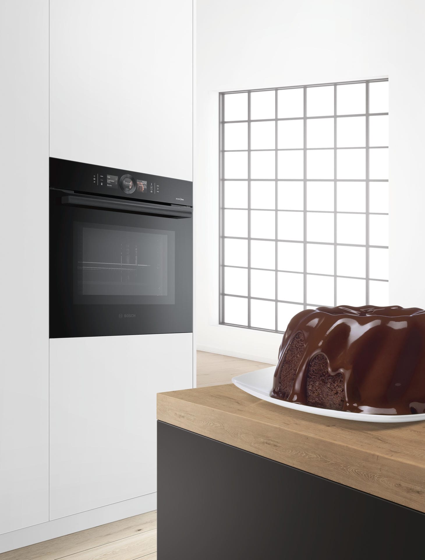 Die Serie-8-Backöfen der accent line mit Home Connect bekommen nun eine künstliche Intelligenz. Damit der Kuchen auch so gar wird, wie der Nutzer es am liebsten hat, analysiert und speichert das Gerät sein Nutzungsverhalten.