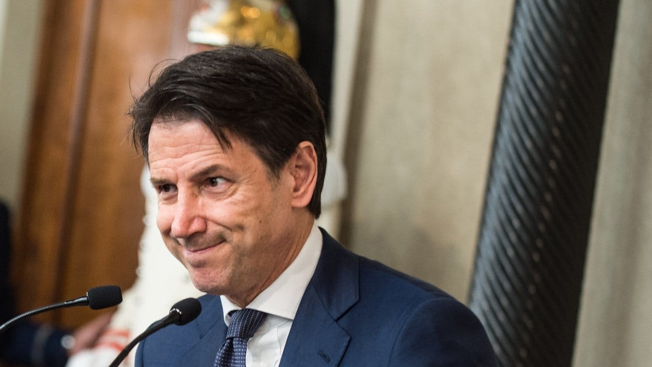 Der parteilose Regierungschef in spe, Giuseppe Conte, dürfte gespannt auf die Abstimmung der Fünf-Sterne-Bewegung blicken.