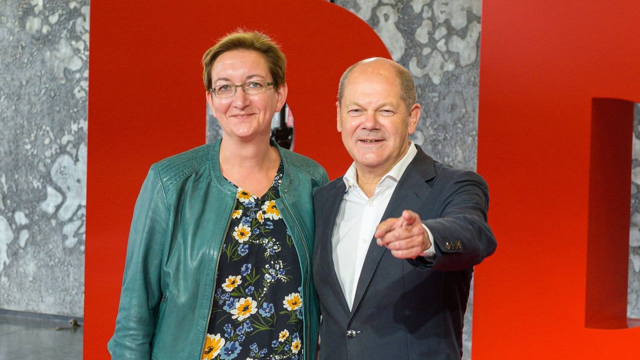 Klara Geywitz, Landtagsabgeordnete in Brandenburg, und Olaf Scholz, Vizekanzler und Bundesfinanzminister. Klara Geywitz, Landtagsabgeordnete in Brandenburg, und Olaf Scholz, Vizekanzler und Bundesfinanzminister.