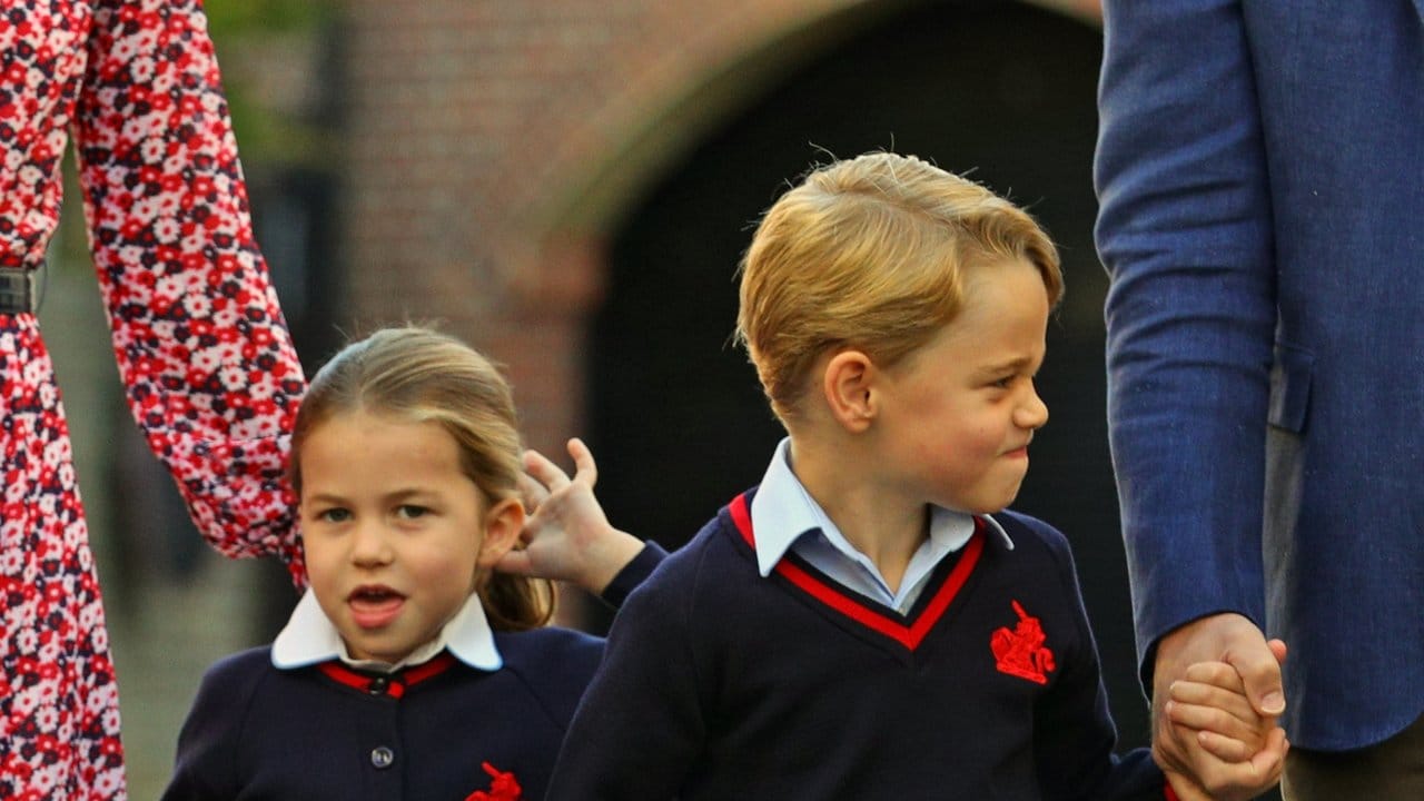 Prinzessin Charlotte und ihr Bruder Prinz George auf dem Weg zur Schule.