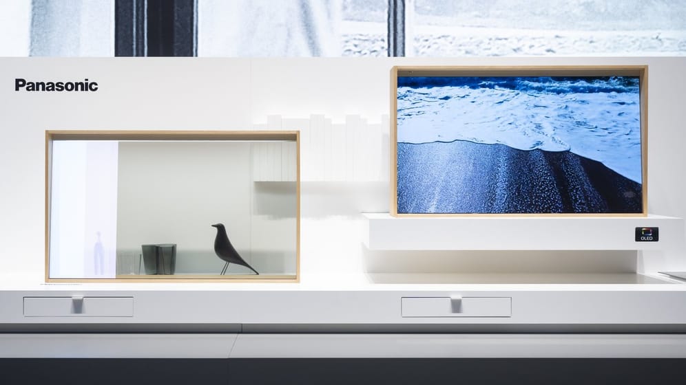 Auffällig unauffällig: Panasonic zeigt auf der IFA einen Fernseher mit transparentem OLED-Display.