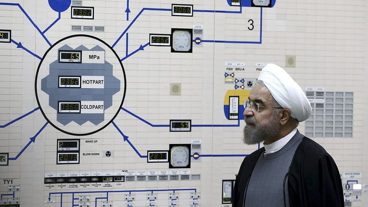 Irans Präsident Ruhani im Atomkraftwerk Buschehr.
