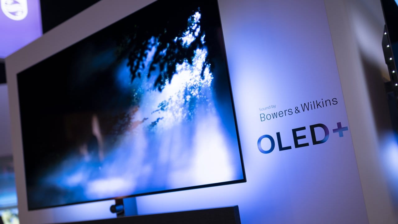 Mit Android TV ausgestattet sind Philips' neue OLED-TV-Serien 934 und 984 (Bild). Mit Android TV ausgestattet sind Philips' neue OLED-TV-Serien 934 und 984 (Bild).