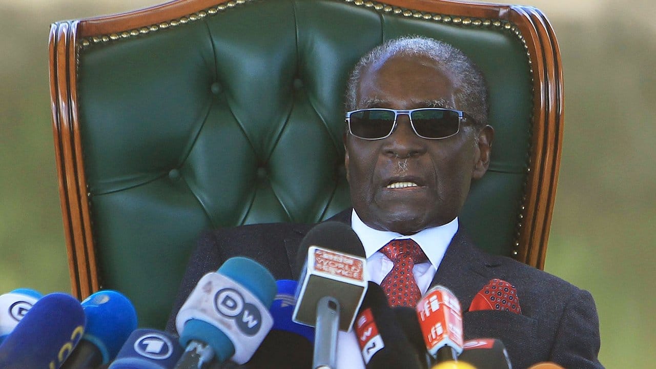 Der sichtlich gealterte Mugabe bei einer Pressekonferenz im Jahr 2018.