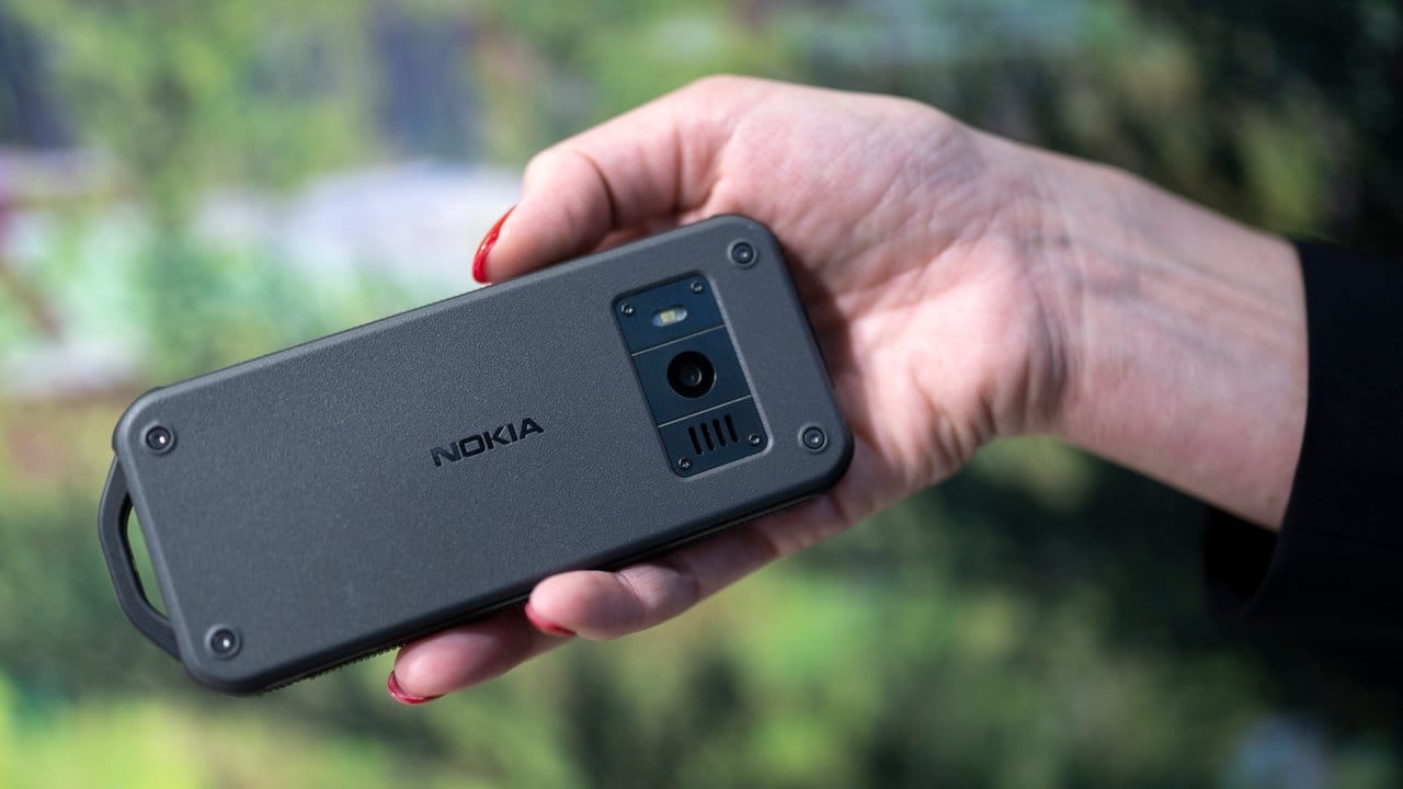 Robust und funktional: Das Nokia 800 Tough ist eins von mehreren günstigen Handys mit Kai OS, das auf der IFA zu sehen ist.