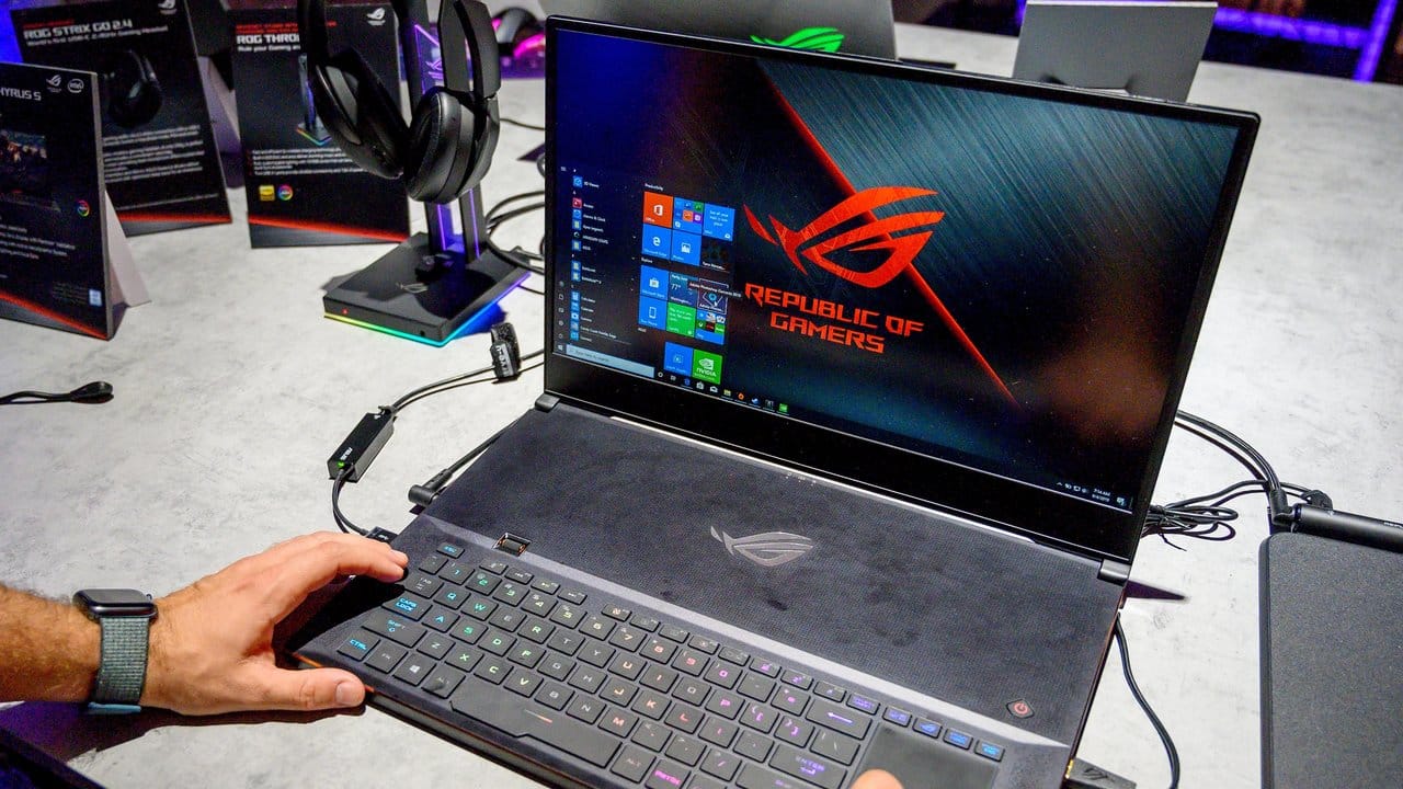 Das Gaming-Notebook Zephyrus S GX701 von Republic of Gamers hat eine Bildwiederholfrequenz von 300 Hertz. Das Gaming-Notebook Zephyrus S GX701 von Republic of Gamers hat eine Bildwiederholfrequenz von 300 Hertz.
