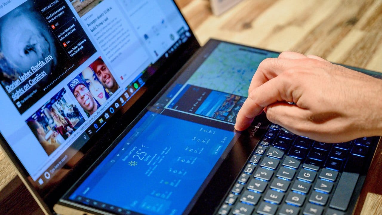 Zwei Bildschirme in einem Gerät: Das ist die Idee hinter dem ZenBook Pro Duo von Asus. Zwei Bildschirme in einem Gerät: Das ist die Idee hinter dem ZenBook Pro Duo von Asus.