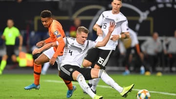 Die deutsche Nationalmannschaft verlor am Freitag in Hamburg das EM-Quali-Spiel gegen die Niederlande mit 2:4. t-online.de-Reporter Luis Reiß hat die deutschen Spieler einzeln bewertet.