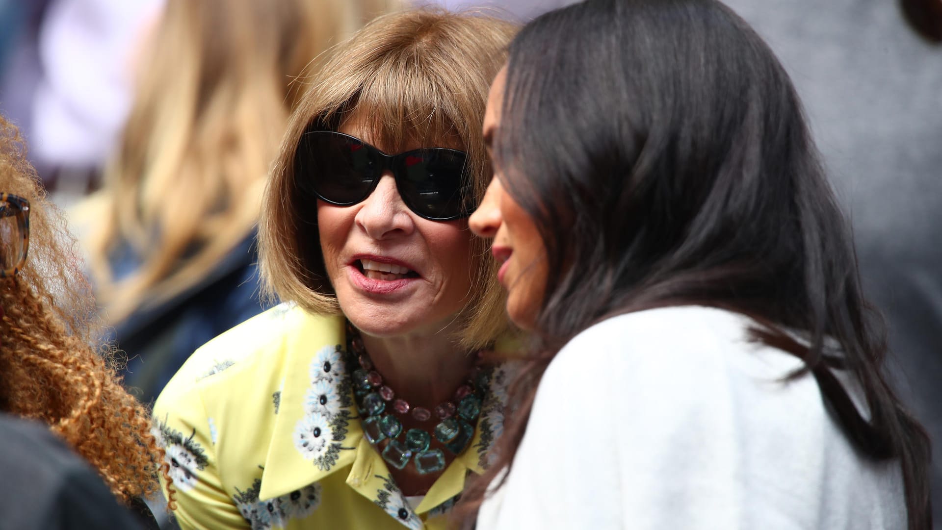 Herzogin Meghan plaudert mit Anna Wintour.