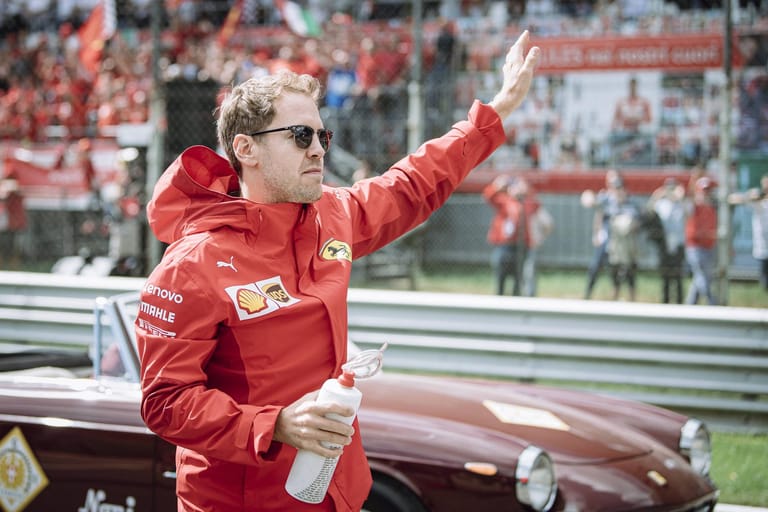 "L'Equipe" (Frankreich): "Wie Leclerc dem Druck der Mercedes widerstand, im Alter von nur 21 Jahren, vor den Augen der Tifosi, das nötigt Respekt ab. Er bringt sich selbst als Nummer eins bei Ferrari in Stellung, für diese Saison und für die kommenden Jahre. Bei Vettel fragt man sich, ob er im kommenden Jahr noch ein Formel-1-Pilot ist."