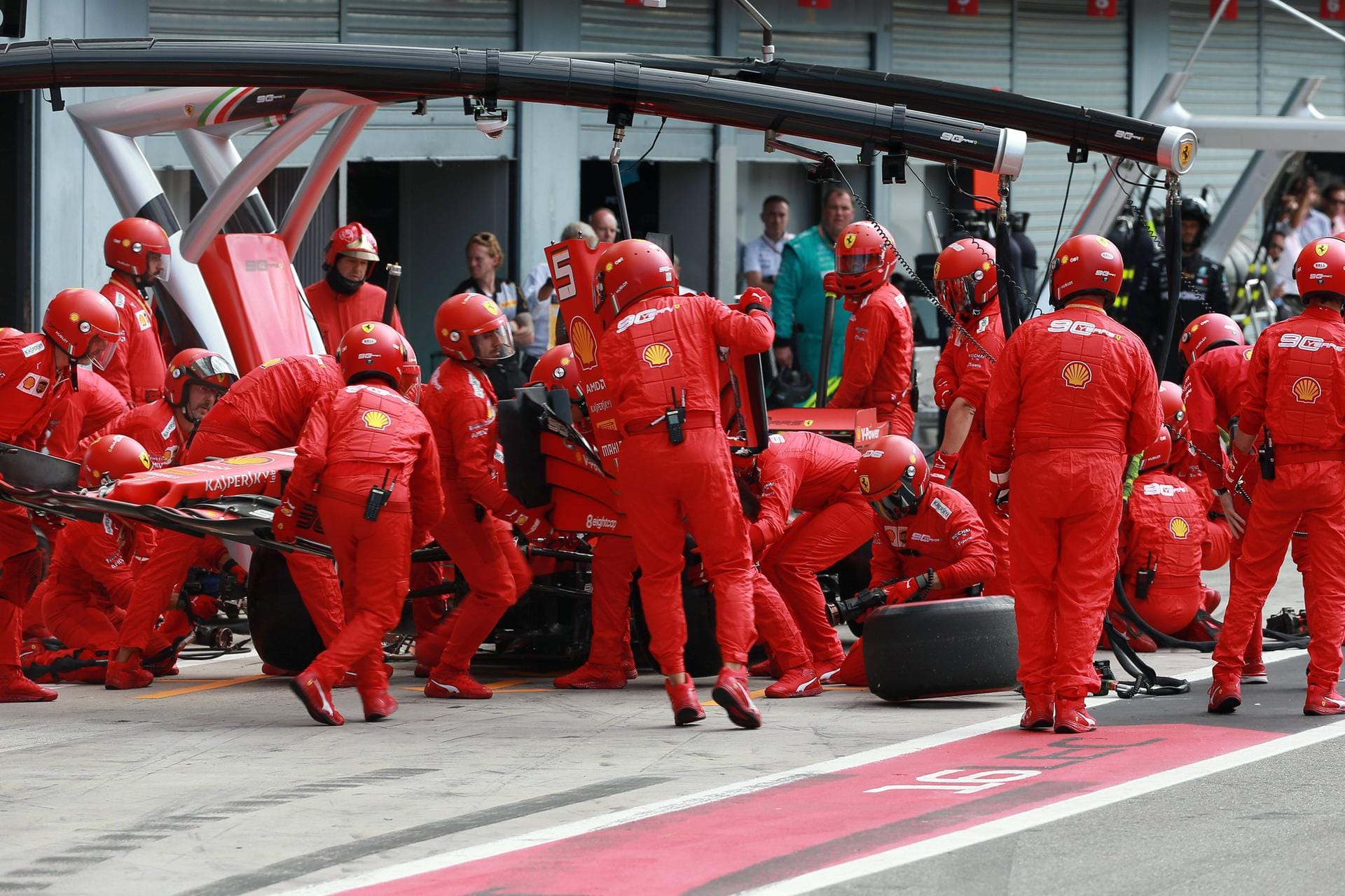 Tuttosport (Italien): "Ferrarissimo! Fans verrückt nach Leclerc, roter Triumph in Monza am Ende eines wahnsinnigen Rennens und eines atemberaubenden Duells mit Hamilton. Vettel stürzt in die Krise."