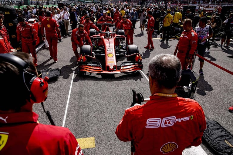 "Die Presse" (Österreich): "Leclerc erobert die Herzen der Tifosi mit Vollgas. Charles Leclerc schreibt mit dem Gewinn des Monza-GP ein Erfolgskapitel für Ferrari, das Sebastian Vettel für die Scuderia nie vergönnt war. Der Monegasse ist mit zwei Saisonsiegen die neue Nummer 1 der "Roten Göttin".