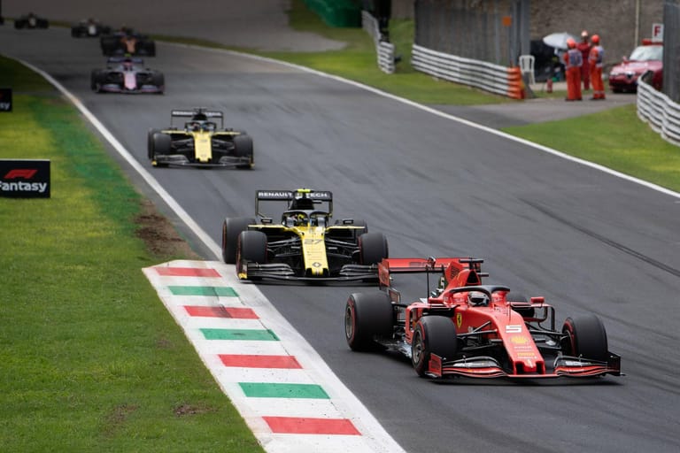 "Corriere dello Sport" (Italien): "Leclerc entflammt Monza mit einem Ferrari-Sieg! Ferrari hatte in Monza seit 2010, damals mit Fernando Alonso, nicht mehr gesiegt. Für Sebastian Vettel war es dagegen ein Rennen zum Vergessen."