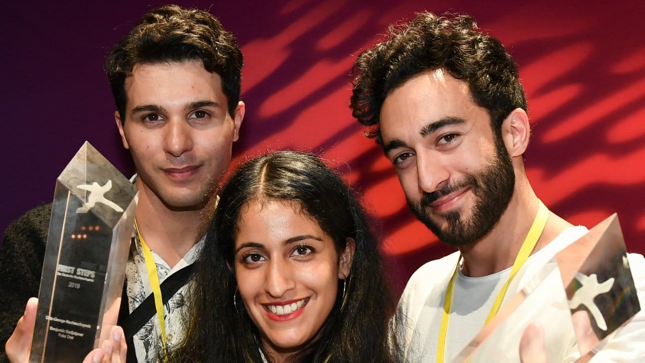 Benjamin Radjaipour (l-r), Banafshe Hourmazdi und Eidin Jalali wurden mit dem Götz-George-Nachwuchspreis ausgezeichnet.