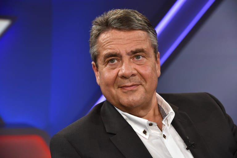 "Es gibt ein demokratisches Recht darauf, rechts zu sein oder deutschnational." Sigmar Gabriel in einem Interview mit dem Stern.