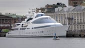 Platz 9: YAS (141 m). 1978 als Kriegsschiff der niederländischen Marine vom Stapel gelaufen, wurde die YAS erst 2011-2015 zur Luxusjacht. Das eigenwillige Design soll an einen Delfin erinnern. Die Jacht gehört dem Kronprinzen von Abu Dhabi.