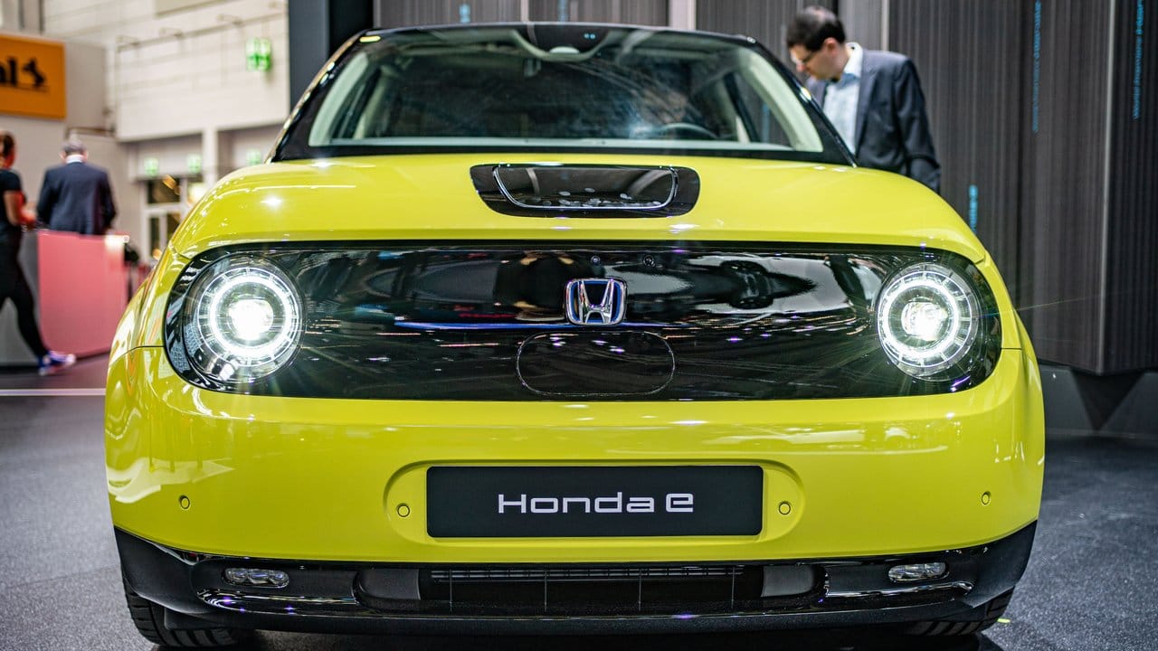 Rund und abgerundet: Bei seinem neuen Kleinwagen mit E-Motor setzt Honda auf weiche Formen.
