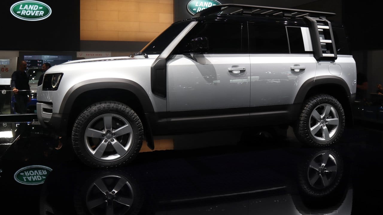 Neuauflage einer Gelände-Legende: Der neue Land Rover Defender ist einer der IAA-Stars.