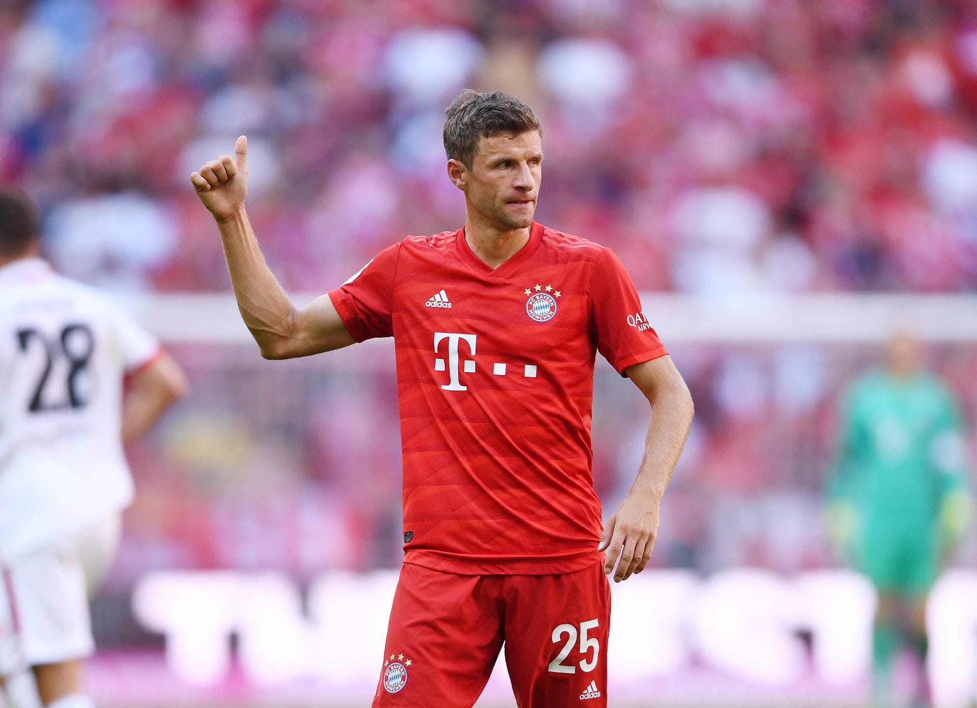 Thomas Müller ist der FC Bayern. Kein Spieler verkörpert das "Mia san Mia" des Klubs so, wie es der 29-Jährige tut. Der Ex-Nationalspieler darf daher natürlich nicht im Mannschaftsrat fehlen. Gerade für junge Spieler ist Müller immer wieder eine Anlaufstelle.