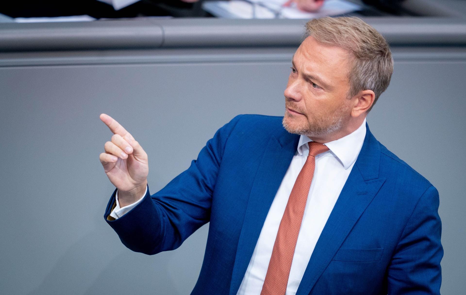FDP-Partei- und Fraktionschef Christian Lindner: "Dieser Haushalt hält nur noch für die Restlaufzeit Ihrer Regierung." Der FDP-Chef warnte die Bundesregierung vor einer Abkehr von der schwarzen Null.