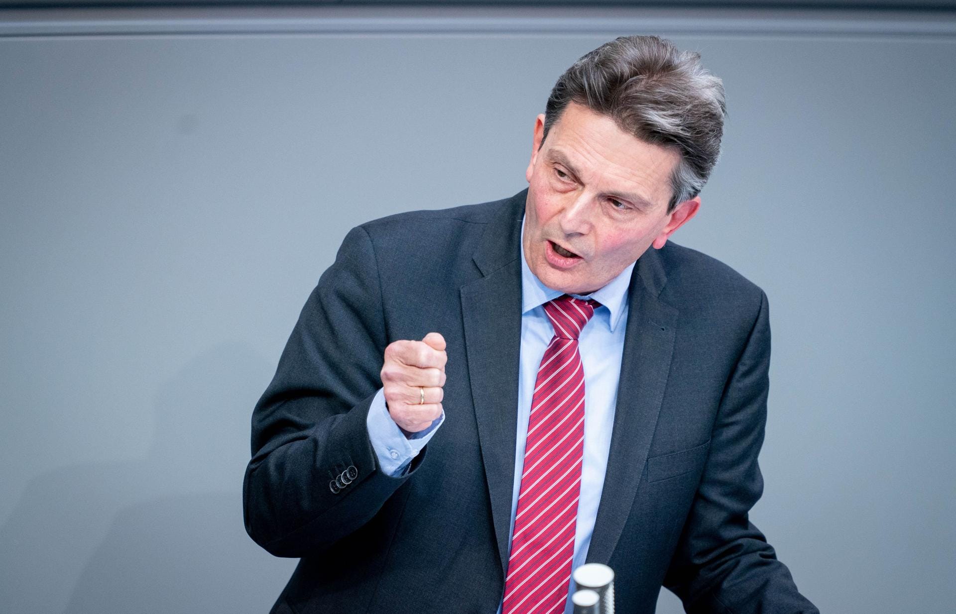 Rolf Mützenich, kommissarischer Fraktionschef der SPD: "Wir müssen versuchen, die Spaltungen, die unsere Wirtschaftsordnung hervorbringt, so klein wie möglich zu halten."