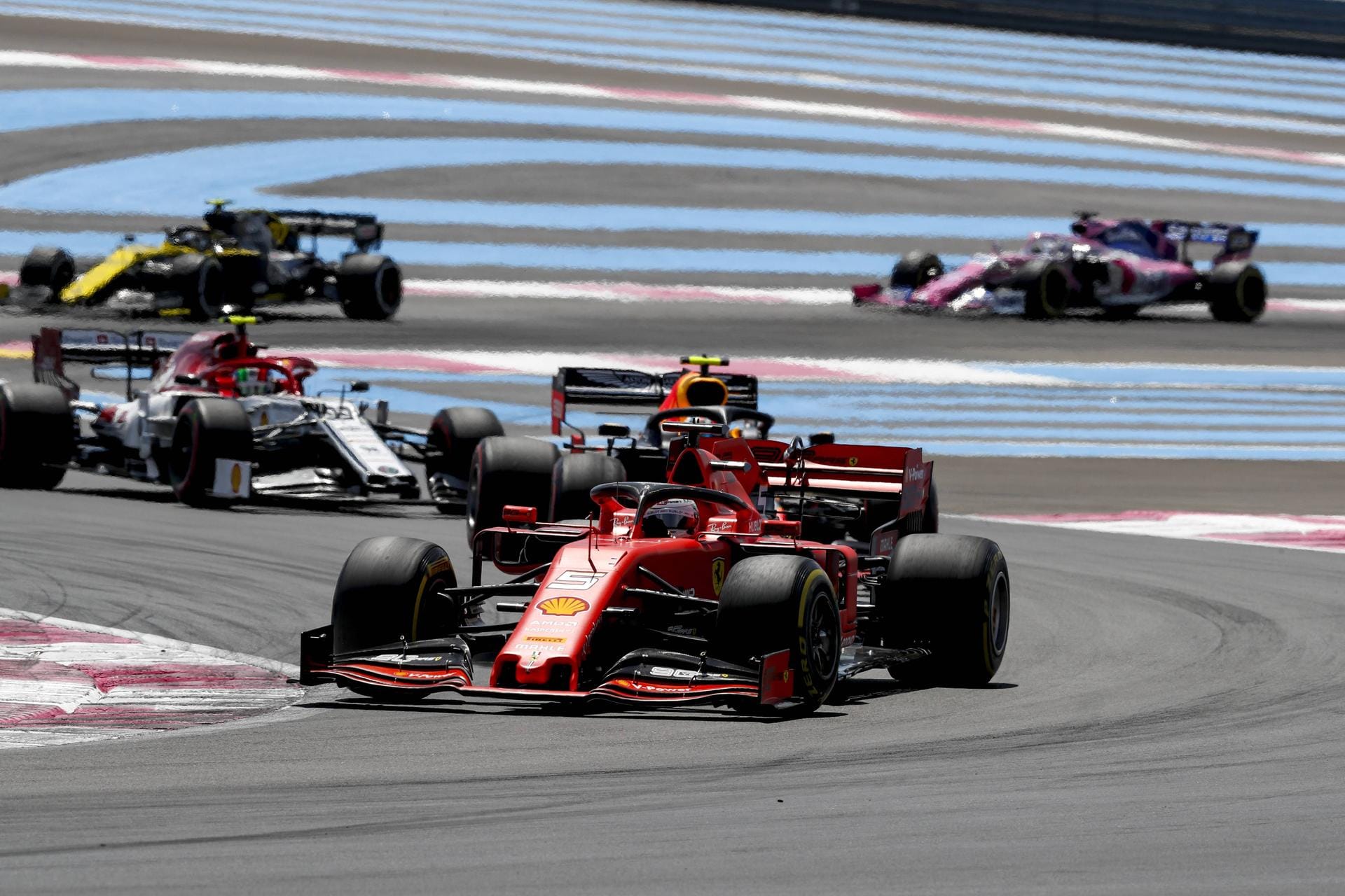 Großer Preis von Frankreich: Beim Langeweile-Rennen von Le Castellet belegt Vettel Platz fünf, kann sich immerhin von Startplatz sieben vorkämpfen. Aber: Mit einem schlechten Qualifying bringt sich Vettel selbst um einen Podiumsplatz auf der Strecke mit kaum Überholmöglichkeiten.
