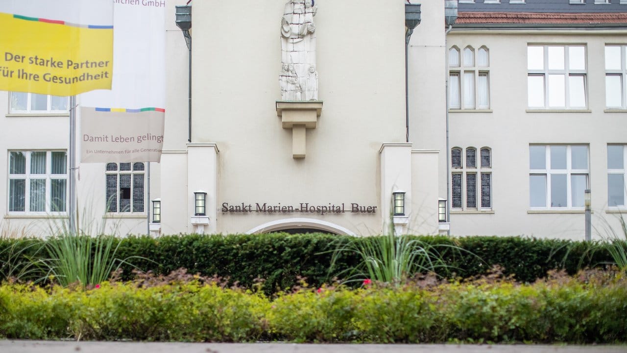 Im Sankt Marien-Hospital in Gelsenkirchen-Buer hat es eine ungewöhnliche Häufung von Neugeborenen mit Handfehlbildung gegeben. Im Sankt Marien-Hospital in Gelsenkirchen-Buer hat es eine ungewöhnliche Häufung von Neugeborenen mit Handfehlbildung gegeben.