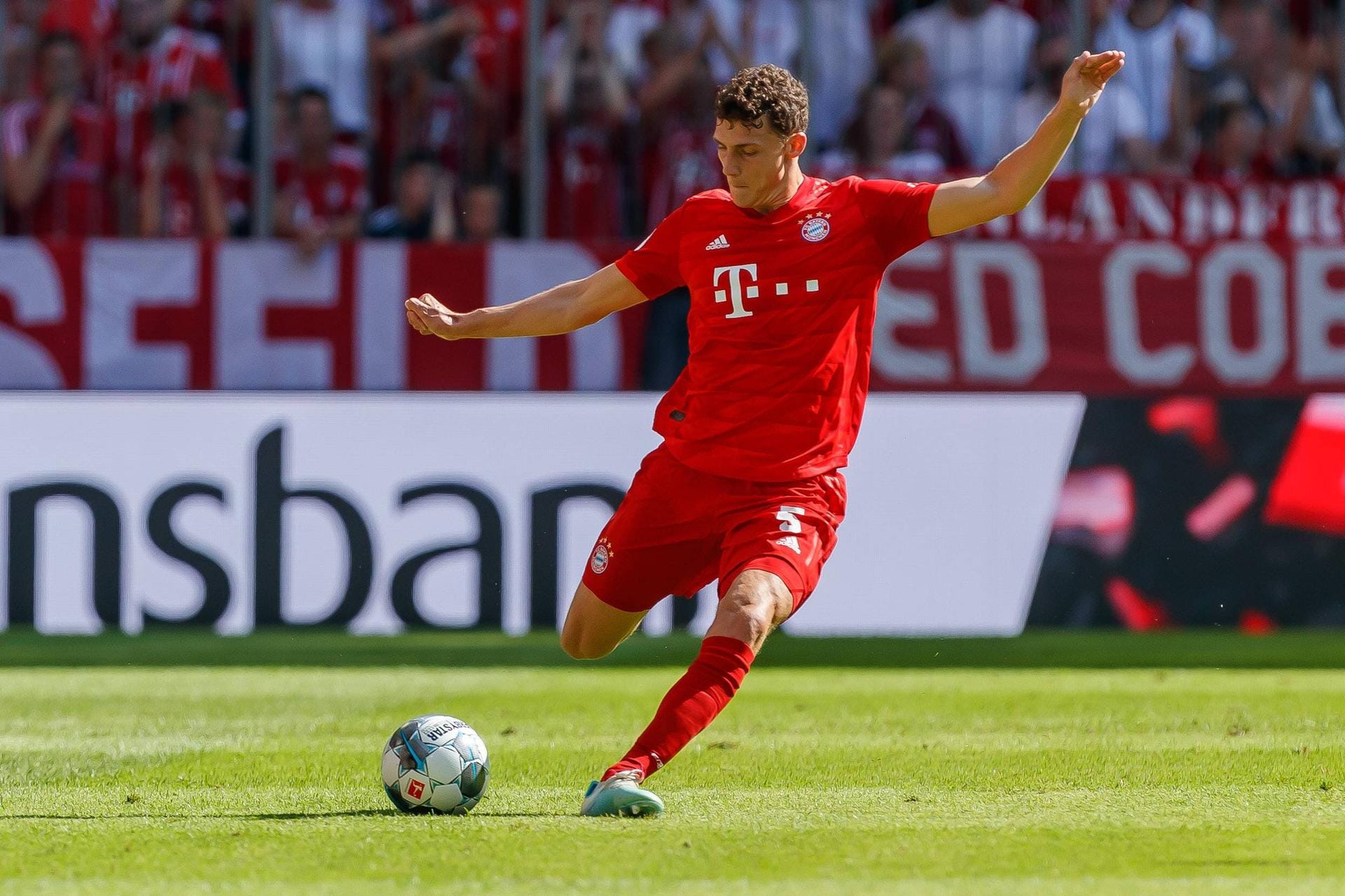 Benjamin Pavard: Ob als Innenverteidiger oder außen auf Rechts – der Weltmeister bringt den Bayern die benötigte Flexibilität und Vielseitigkeit. Aber: Gerade defensiv machte Pavard in den ersten Einsätzen nicht immer eine gute Figur. Vielleicht die einzige echte Schwachstelle in der Abwehr der Münchner. Benjamin Pavard: Ob als Innenverteidiger oder außen auf Rechts – der Weltmeister bringt den Bayern die benötigte Flexibilität und Vielseitigkeit. Aber: Gerade defensiv machte Pavard in den ersten Einsätzen nicht immer eine gute Figur. Vielleicht die einzige echte Schwachstelle in der Abwehr der Münchner.