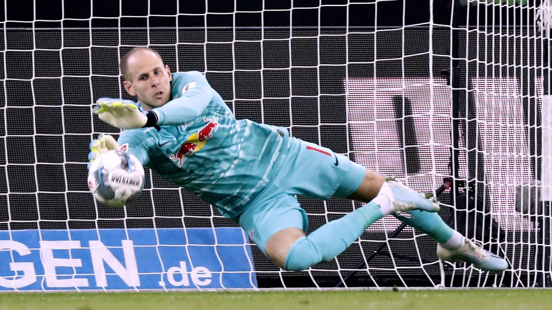 Peter Gulacsi: Der Ungar kassierte in den drei Bundesliga-Partien erst zwei Gegentore und zeigte gewohnt gute Leistungen. Auf ihn können sich seine Teamkollegen verlassen.