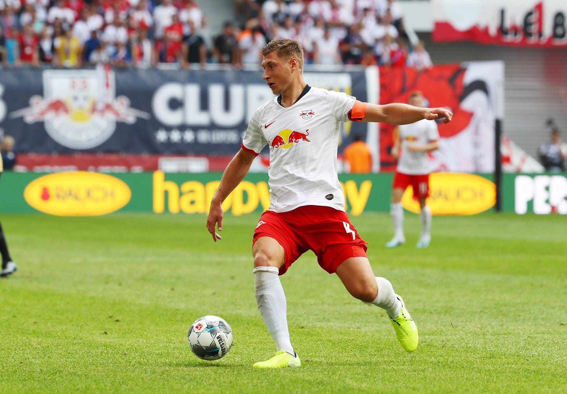 Willi Orban: Eine wichtige Stütze im Spiel der Leipziger. Er strahlt Autorität auf dem Platz aus und stand in den ersten drei Liga-Partien jedes Mal in der Startelf. Das Level seines Gegenüber hat er allerdings nicht. Willi Orban: Eine wichtige Stütze im Spiel der Leipziger. Er strahlt Autorität auf dem Platz aus und stand in den ersten drei Liga-Partien jedes Mal in der Startelf. Das Level seines Gegenüber hat er allerdings nicht.