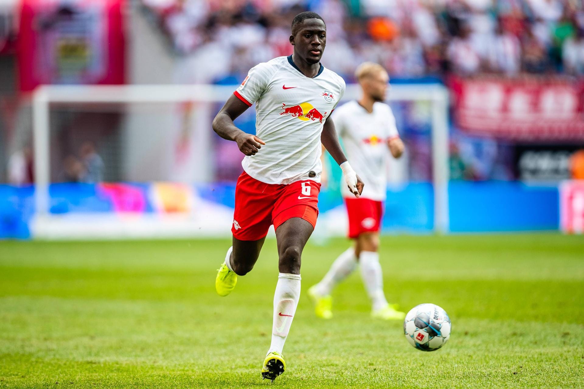 Ibrahima Konate: Plagte sich kurz vor dem Saisonstart noch mit muskulären Problemen rum, doch pünktlich zum ersten Spiel war er fit. Der 20-jährige Franzose ist eines der größten Innenverteidiger-Talente Europas. An ihm beißen sich selbst erfahrene Angreifer die Zähne aus. Ibrahima Konate: Plagte sich kurz vor dem Saisonstart noch mit muskulären Problemen rum, doch pünktlich zum ersten Spiel war er fit. Der 20-jährige Franzose ist eines der größten Innenverteidiger-Talente Europas. An ihm beißen sich selbst erfahrene Angreifer die Zähne aus.