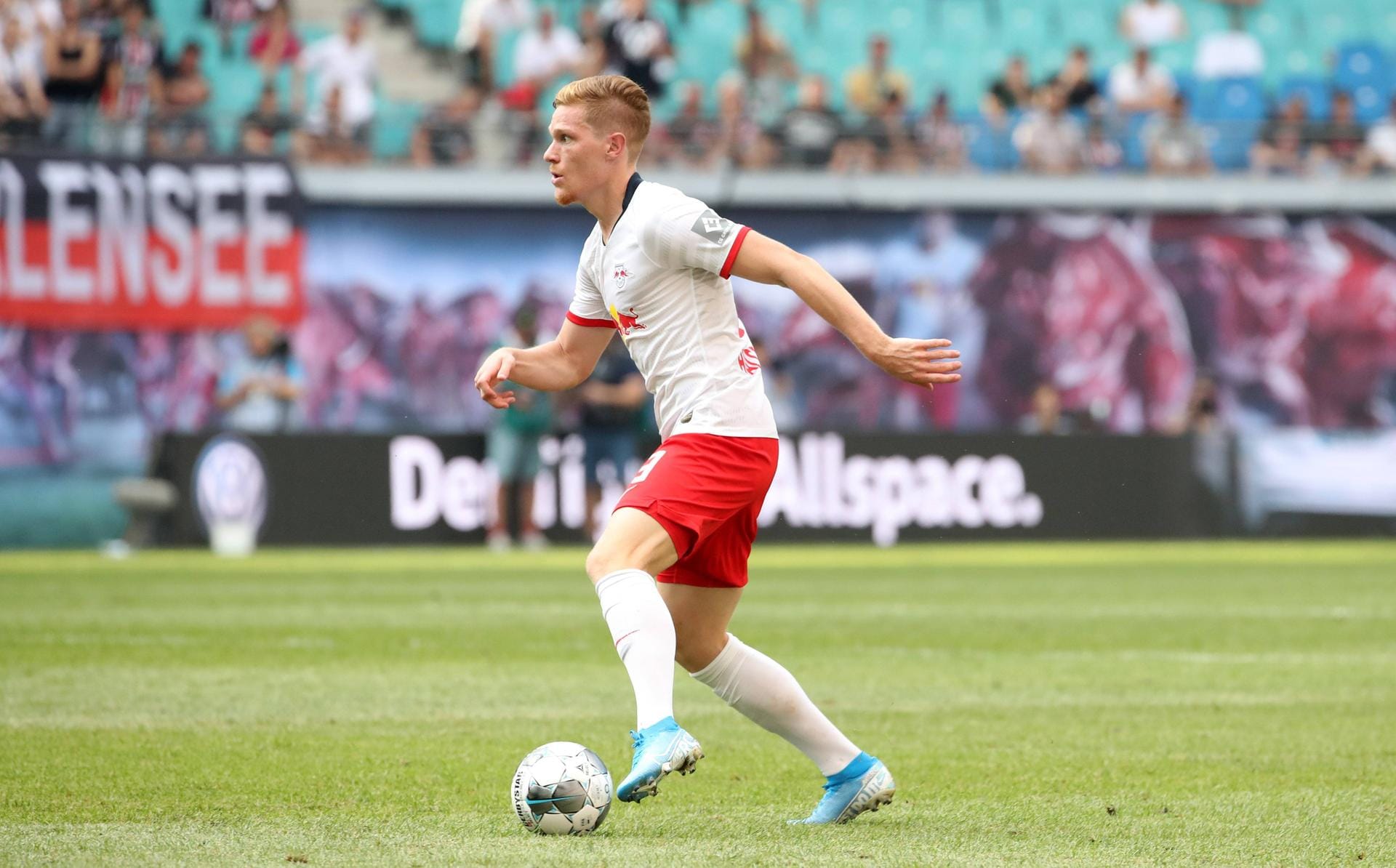 Marcel Halstenberg: Der Linksverteidiger besticht nicht nur seit Monaten mit toller Form, sondern feierte am Montag auch noch sein Tor-Debüt in der Nationalmannschaft. Sein Gegenüber verkörpert allerdings pure Weltklasse. Marcel Halstenberg: Der Linksverteidiger besticht nicht nur seit Monaten mit toller Form, sondern feierte am Montag auch noch sein Tor-Debüt in der Nationalmannschaft. Sein Gegenüber verkörpert allerdings pure Weltklasse.