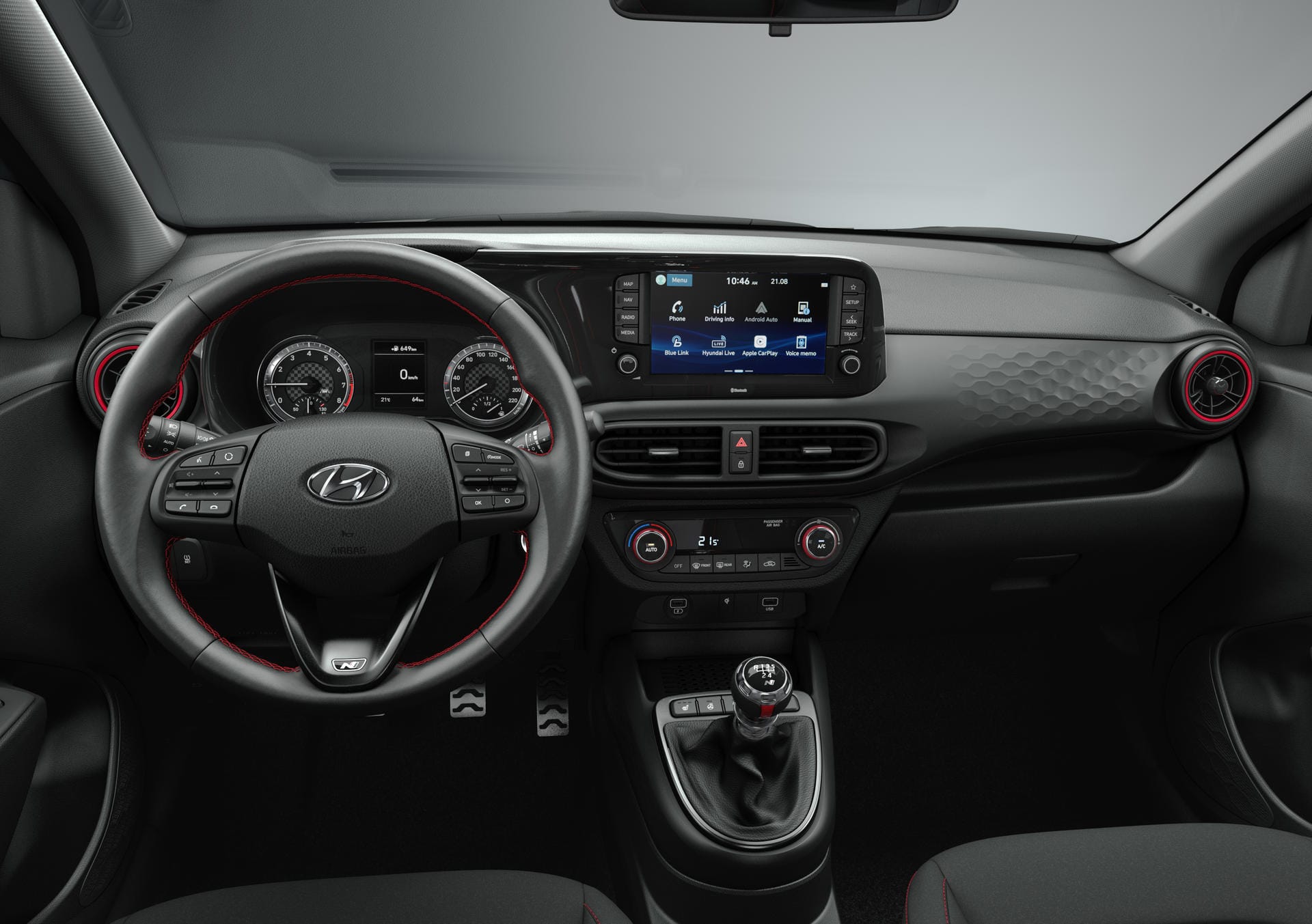 Innenraum des Hyundai i10 N:8-Zoll-Display, Smartphone-Einbindung, eigene SIM-Card, App-Steuerung – Der Hyundai i10 ist auch als sportliche N Line "always on".