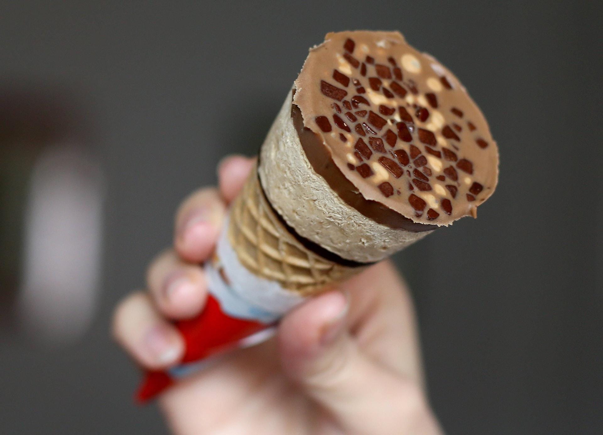 Kinder Bueno Eis: Ferrero hat aus vielen beliebten Schokoriegeln Eissorten gemacht.
