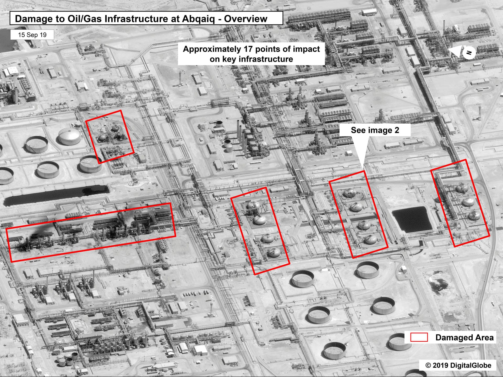 Auf diesem Bild ist markiert, wo die Anlage von den Drohnen getroffen wurde: Bei den markierten Zonen handelt es sich um die beschädigten Bereiche der Raffinerie.