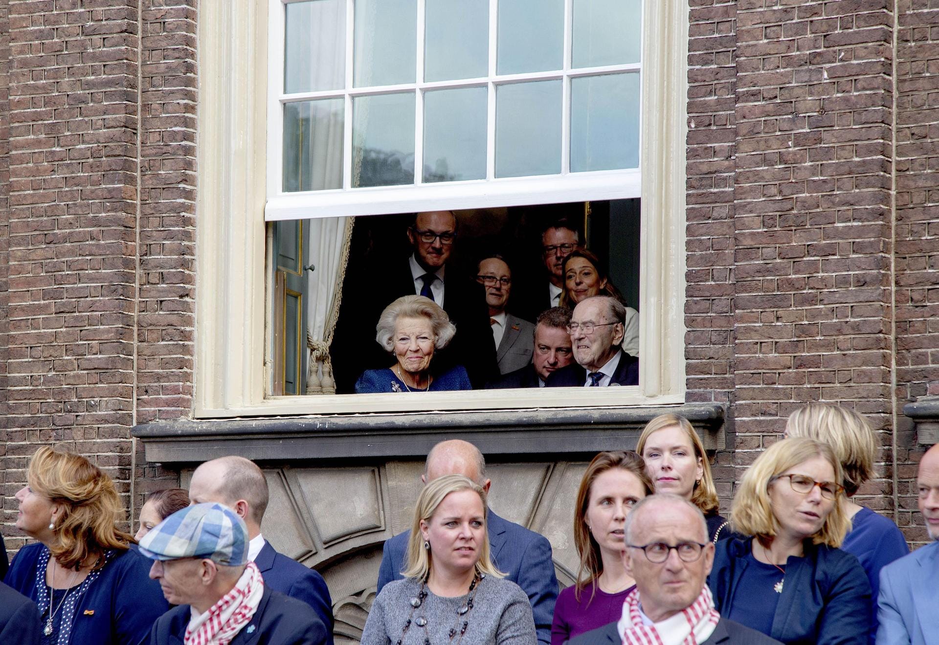 Prinzessin Beatrix begrüßte am Fenster die Fans.