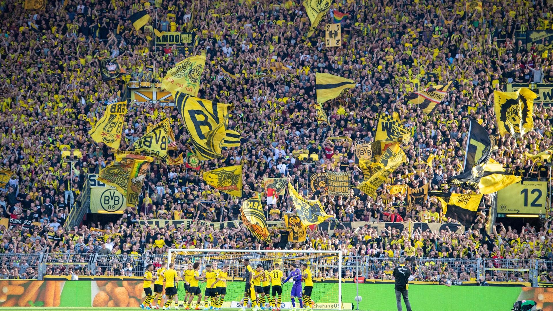 Borussia Dortmund schlug sich beim 0:0 am Dienstagabend gut gegen den großen FC Barcelona. Doch ein Mann verhinderte den BVB-Sieg. Die internationalen Pressestimmen zum Champions-League-Spiel.