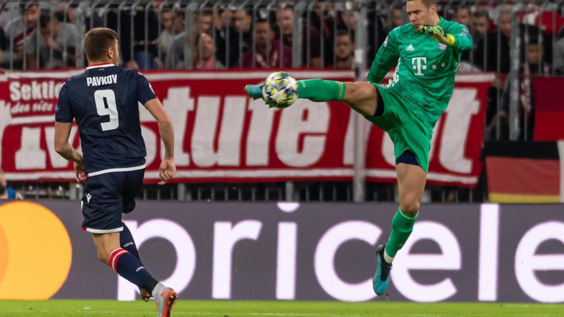 Manuel Neuer: Riesen-Bock nach 13 Minuten, als der Weltmeister den Ball bei einer Annahme über das eigene Tor hinweg bugsierte. Doch: Ganz starke Tat, als er nach einem langen Ball für Sturmtank Milan Pavkov aus seinem Kasten kam und damit die Führung einleitete. Note 2