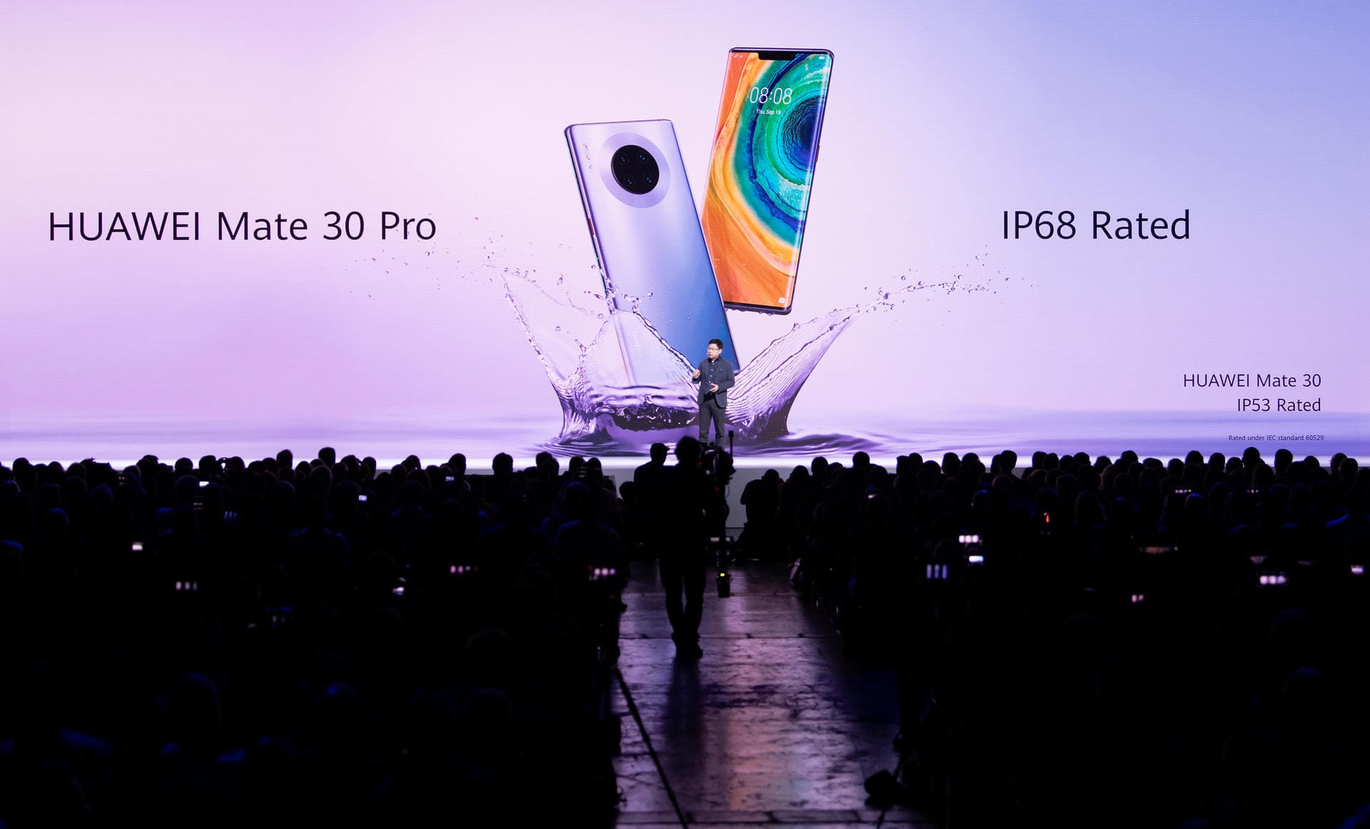Bei den Geräten handelt es sich um 5G-Smartphones, die mit dem neuen Huawei-Chip Kirin 990 5G angetrieben werden. Das Mate30 Pro soll zudem mit 14 Antennen ausgestattet sein. Damit sollen höhere Surfgeschwindigkeiten ohne Unterbrechung möglich sein.