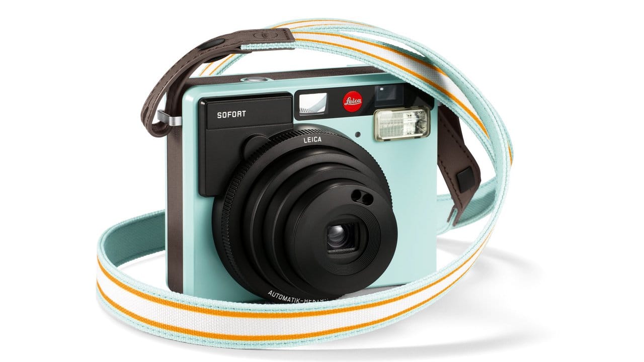 Auch Leica hat eine Sofortbildkamera im Angebot.