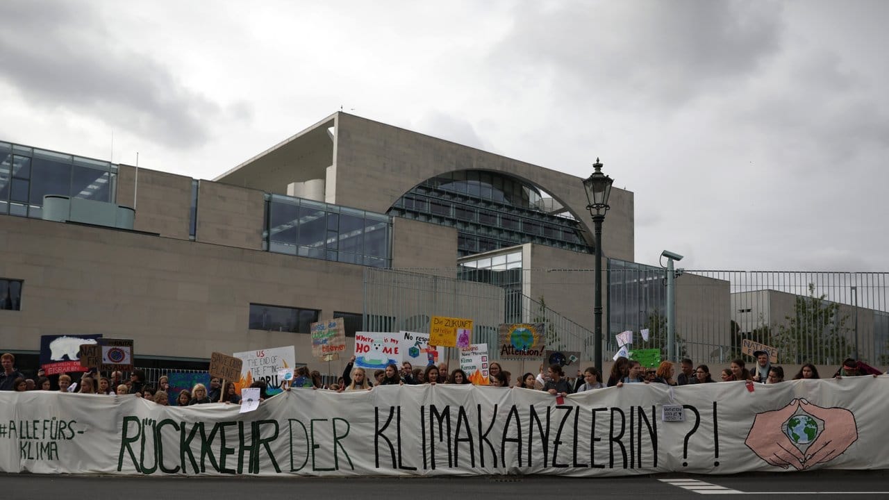Protest vor dem Kanzleramt in Berlin.