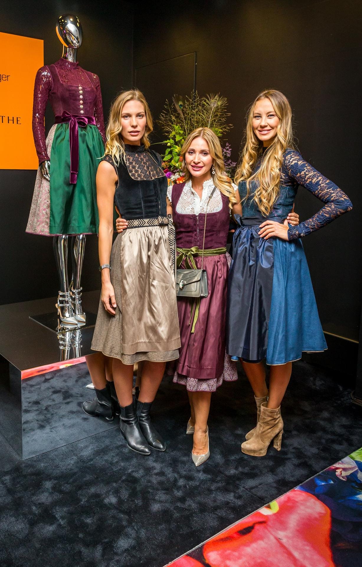 Beim Opening Ihres Stores präsentiere Kinga Mathe auch erstmals ihr Luxusdirndl 2019 der Öffentlichkeit