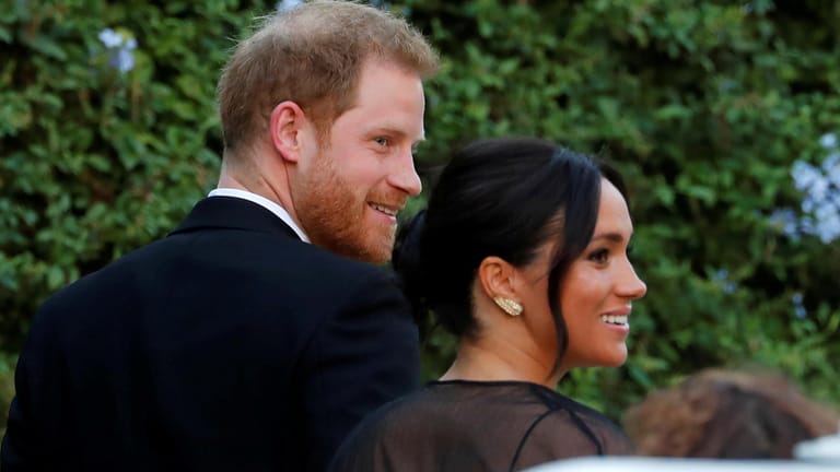 Prinz Harry und Herzogin Meghan kommen bei der Hochzeit von Designerin Misha Nonoo an.