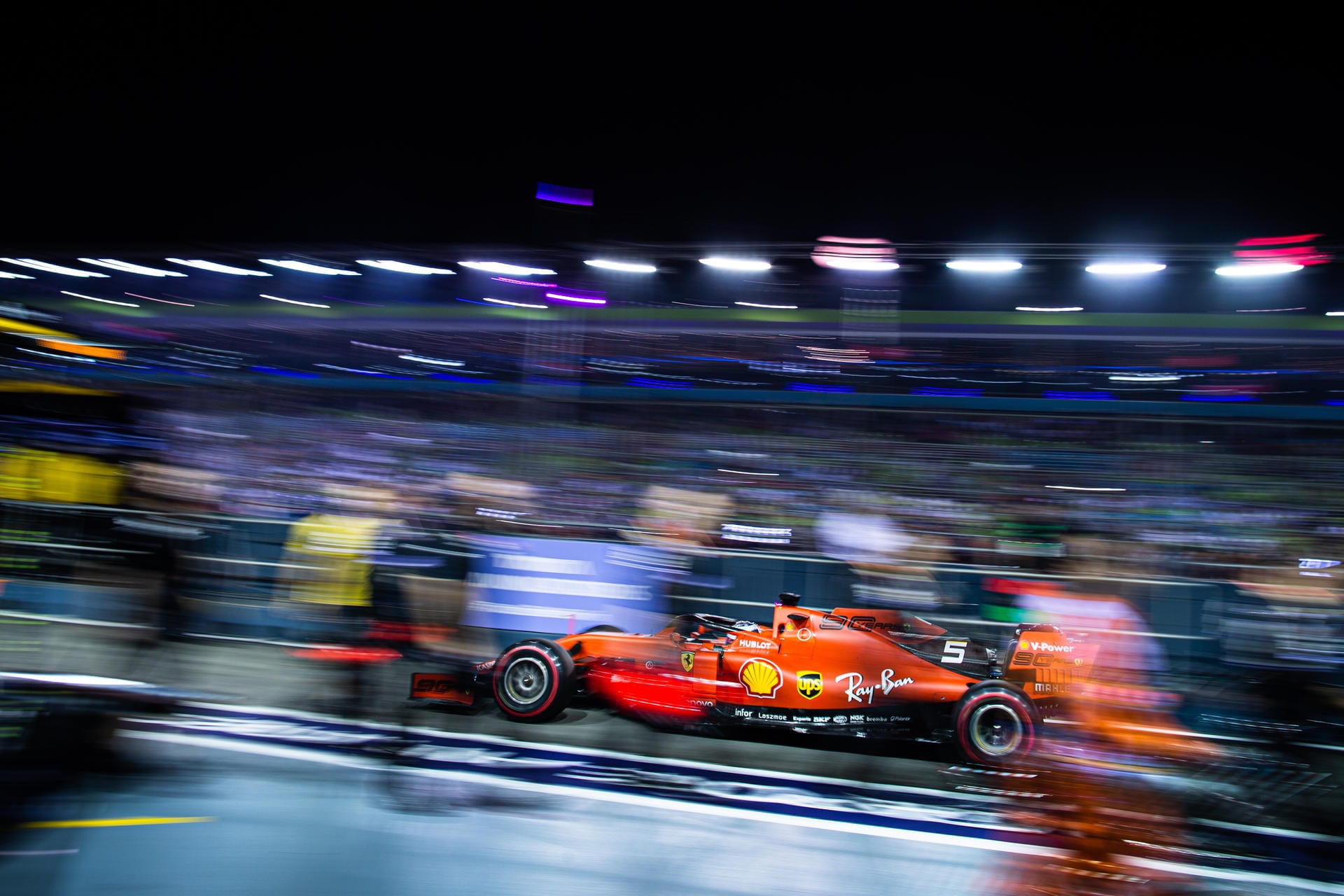"Neue Zürcher Zeitung": "Der Triumph hätte kaum überraschender und dramatischer ausfallen können. Mit diesem Ergebnis wird sich die Beziehung zwischen Vettel und Leclerc noch weiter zuspitzen."