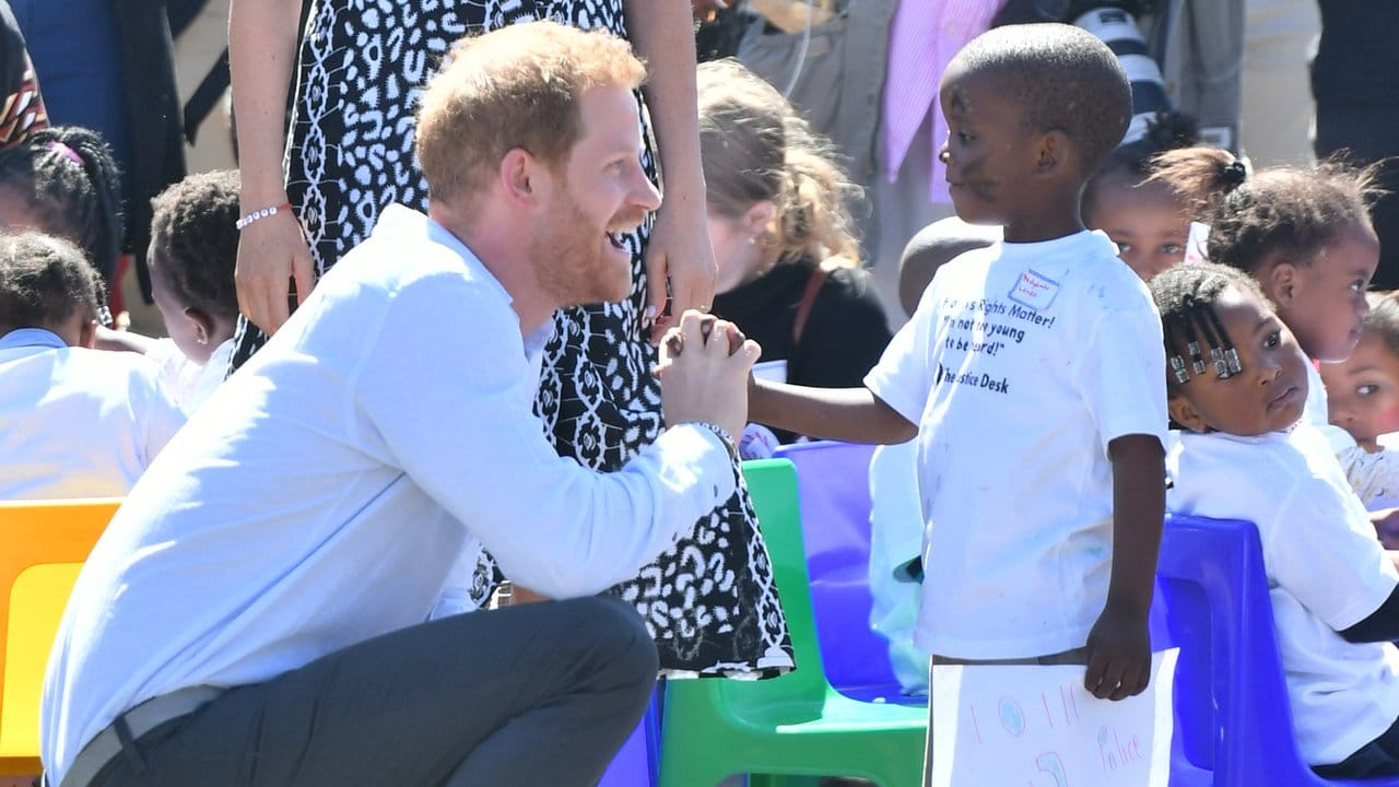 Die Kinder lieben Prinz Harry.