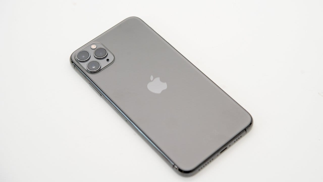 Das neue iPhone 11 Pro Max ist tatsächlich einen Hauch dicker geworden (8,1 mm statt 7,7 mm).