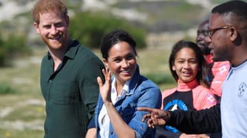 Der zweite Tag in Kapstadt begann für Harry und Meghan mit einem Besuch der NGO "Waves for Change".